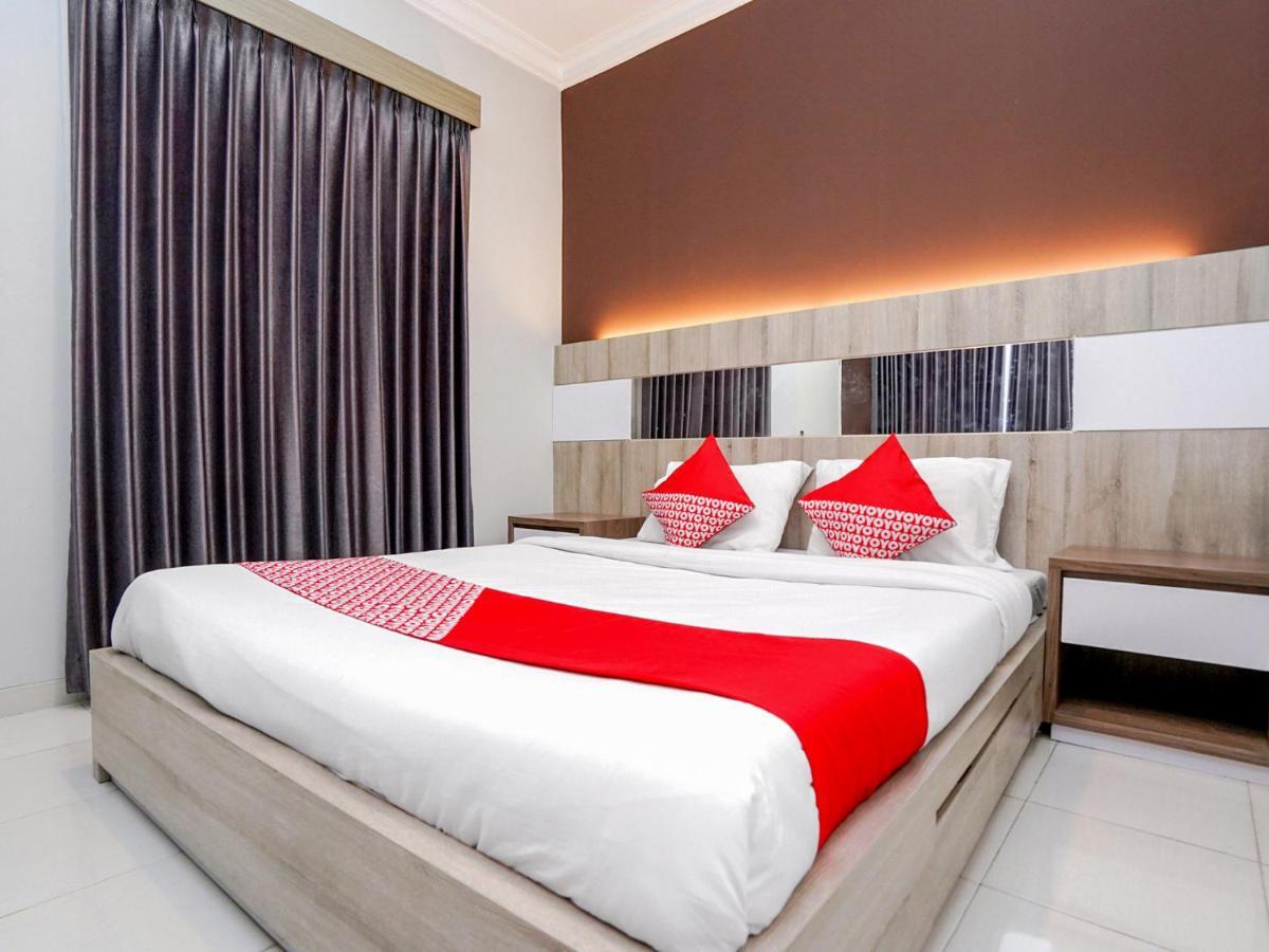 Oyo 747 Cipunegara Residence Surabaya Exteriör bild