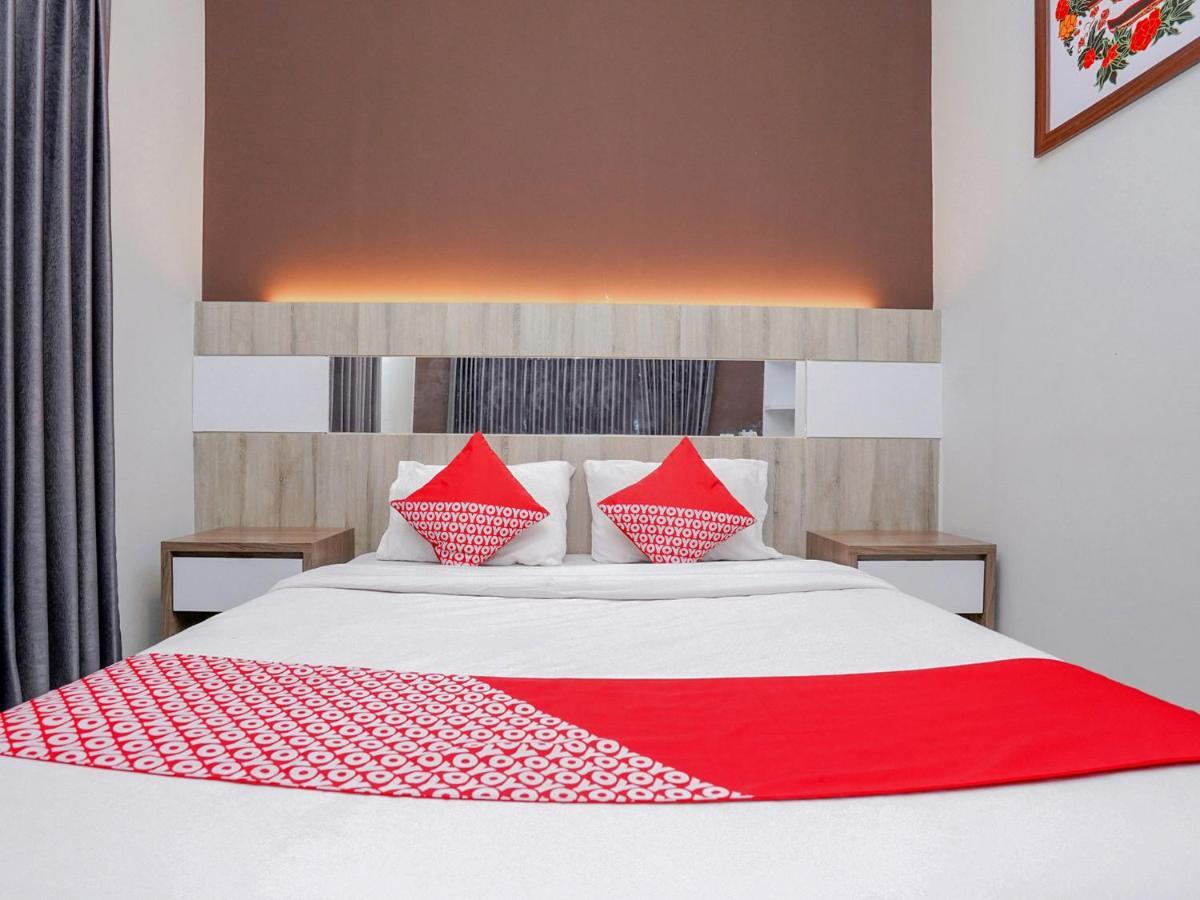 Oyo 747 Cipunegara Residence Surabaya Exteriör bild