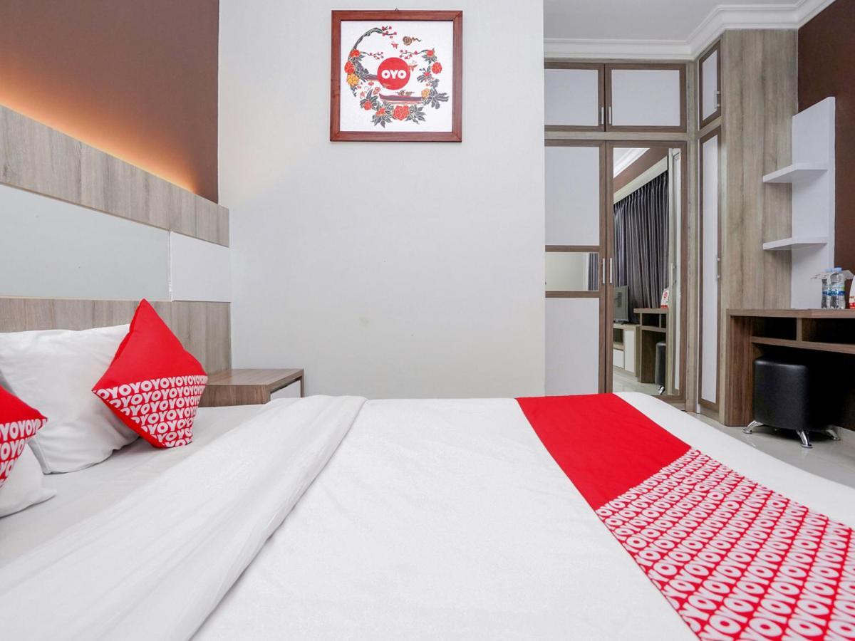 Oyo 747 Cipunegara Residence Surabaya Exteriör bild