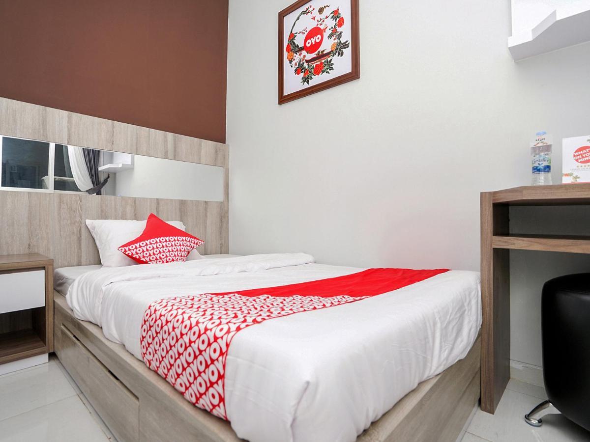 Oyo 747 Cipunegara Residence Surabaya Exteriör bild