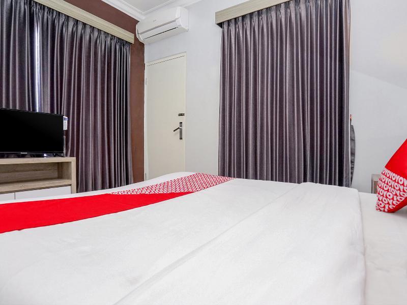 Oyo 747 Cipunegara Residence Surabaya Exteriör bild