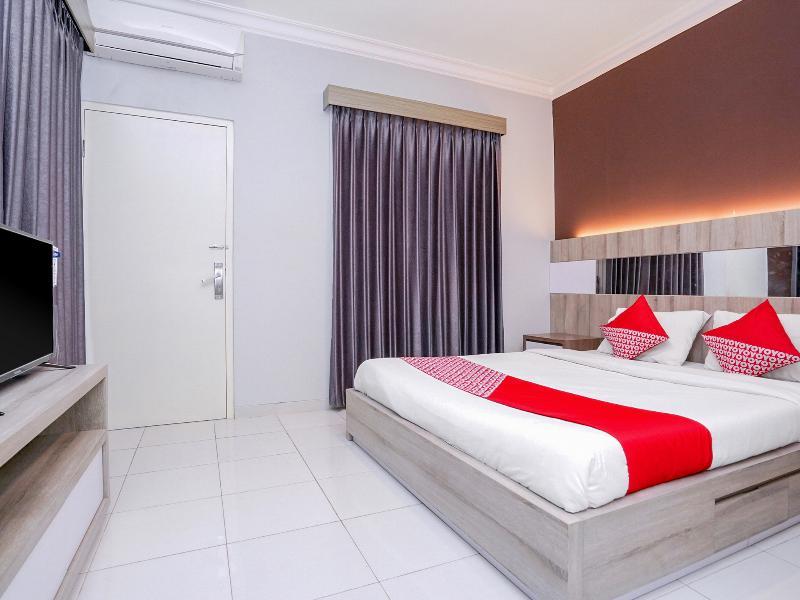 Oyo 747 Cipunegara Residence Surabaya Exteriör bild