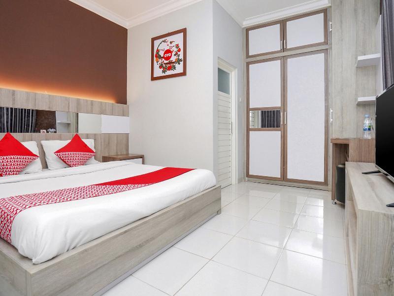 Oyo 747 Cipunegara Residence Surabaya Exteriör bild